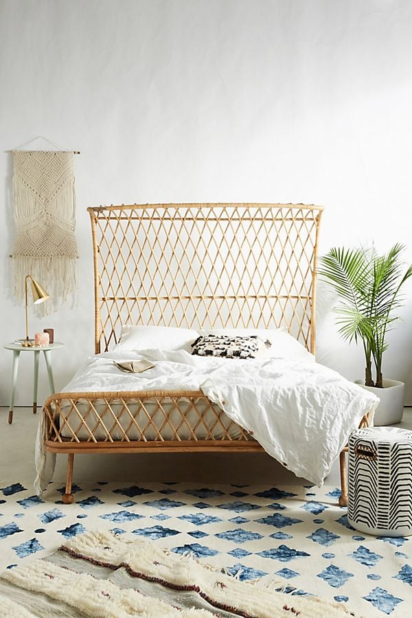  Trong một phòng ngủ mang phong cách nhiệt đới, giường mây sẽ đem lại cảm giác nhẹ nhàng và thoải mái. Hình ảnh: Anthropologie 