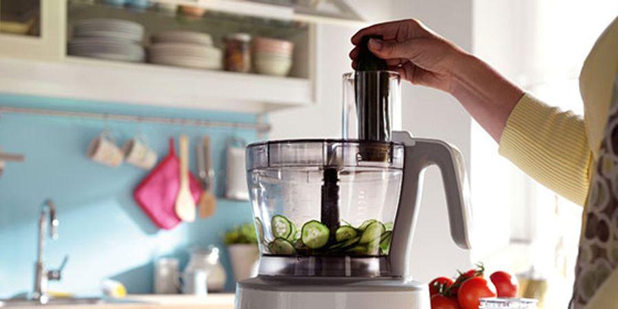 gm-6dc8efd1-2120-4a6e-b284-ece700df8589-usedfood-processor-slicing-cucumber