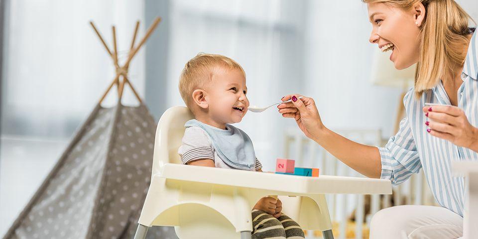 b1230a7f9913-baby-in-high-chairinline