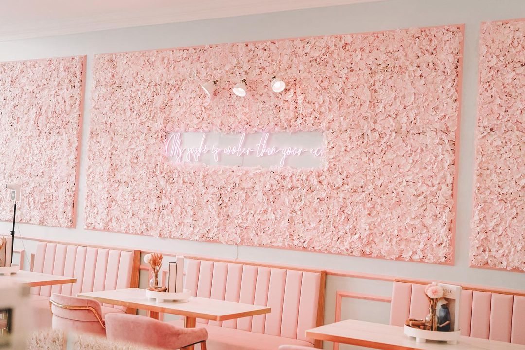 Dreamy-Pink-cafe