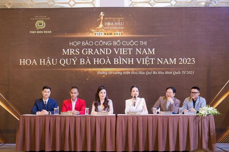 mrs-grand-vietnam-chap-nhan-thi-sinh-dao-keo-cao-tu-1m57