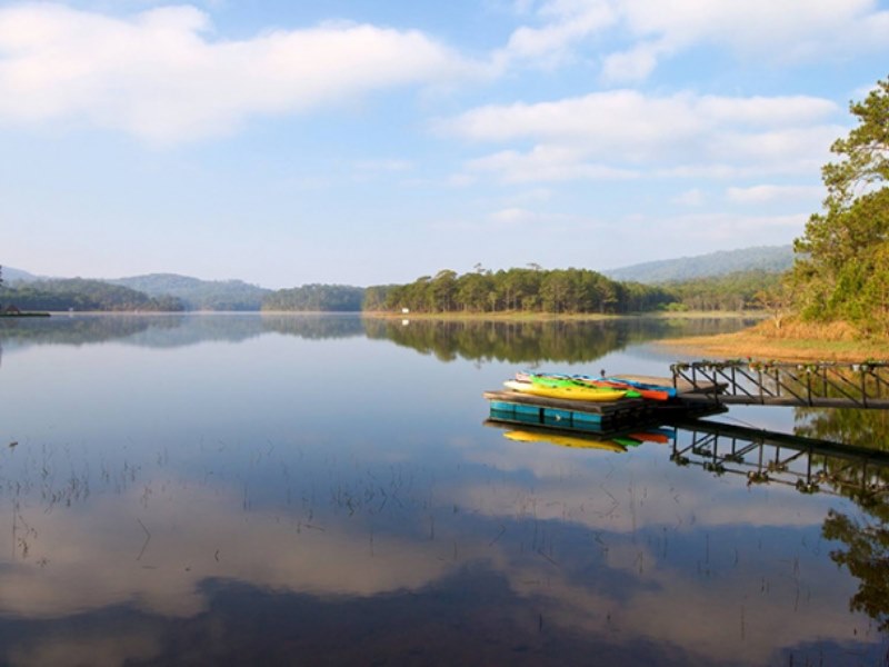 Thưởng ngoạn cảnh quan thiên nhiên nên thơ và hữu tình tại hồ 