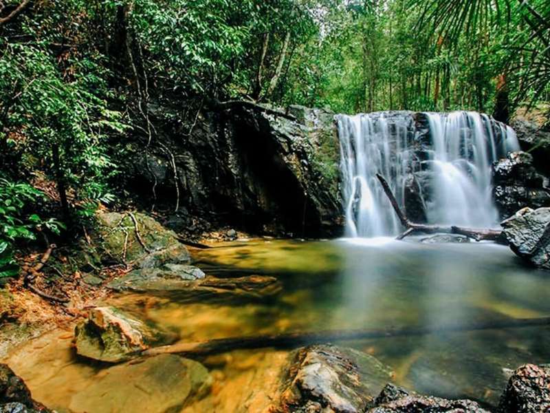 Khám phá vẻ đẹp thiên nhiên hùng vĩ tại Suối Tranh 