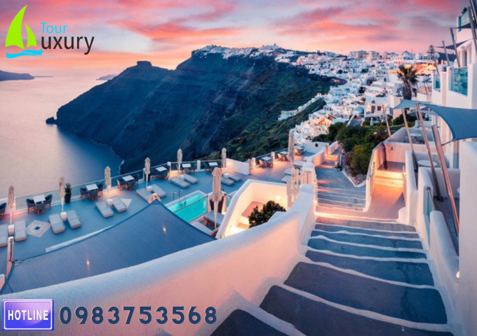 Santorini - Hòn đảo ở miền nam biển Aegea, nằm cách 200 km về phía đông nam của đại lục Hy Lạp