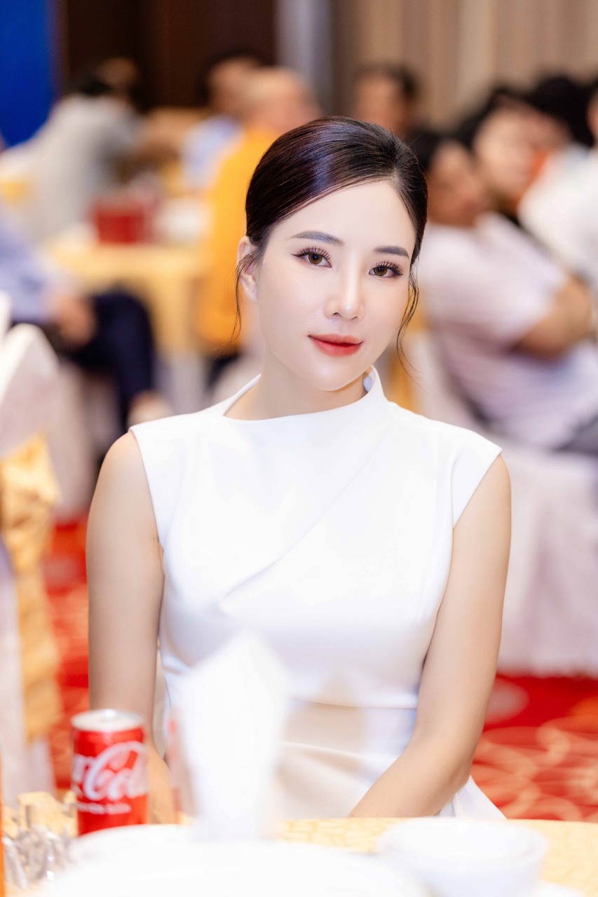 Hoa hậu đại sứ doanh nhân toàn cầu 2023 Hoàng Thanh Loan