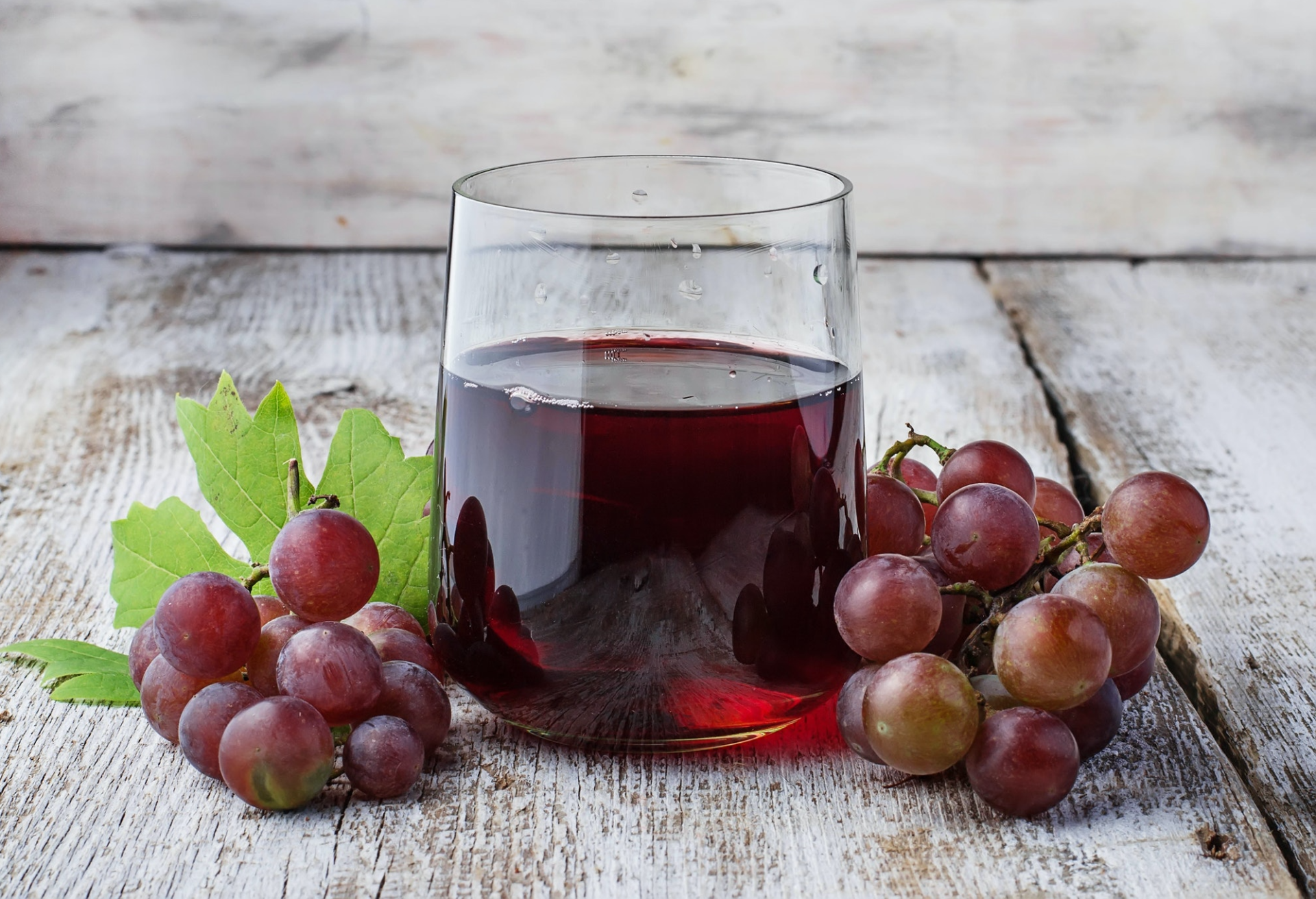 glass-of-fresh-grape-juice