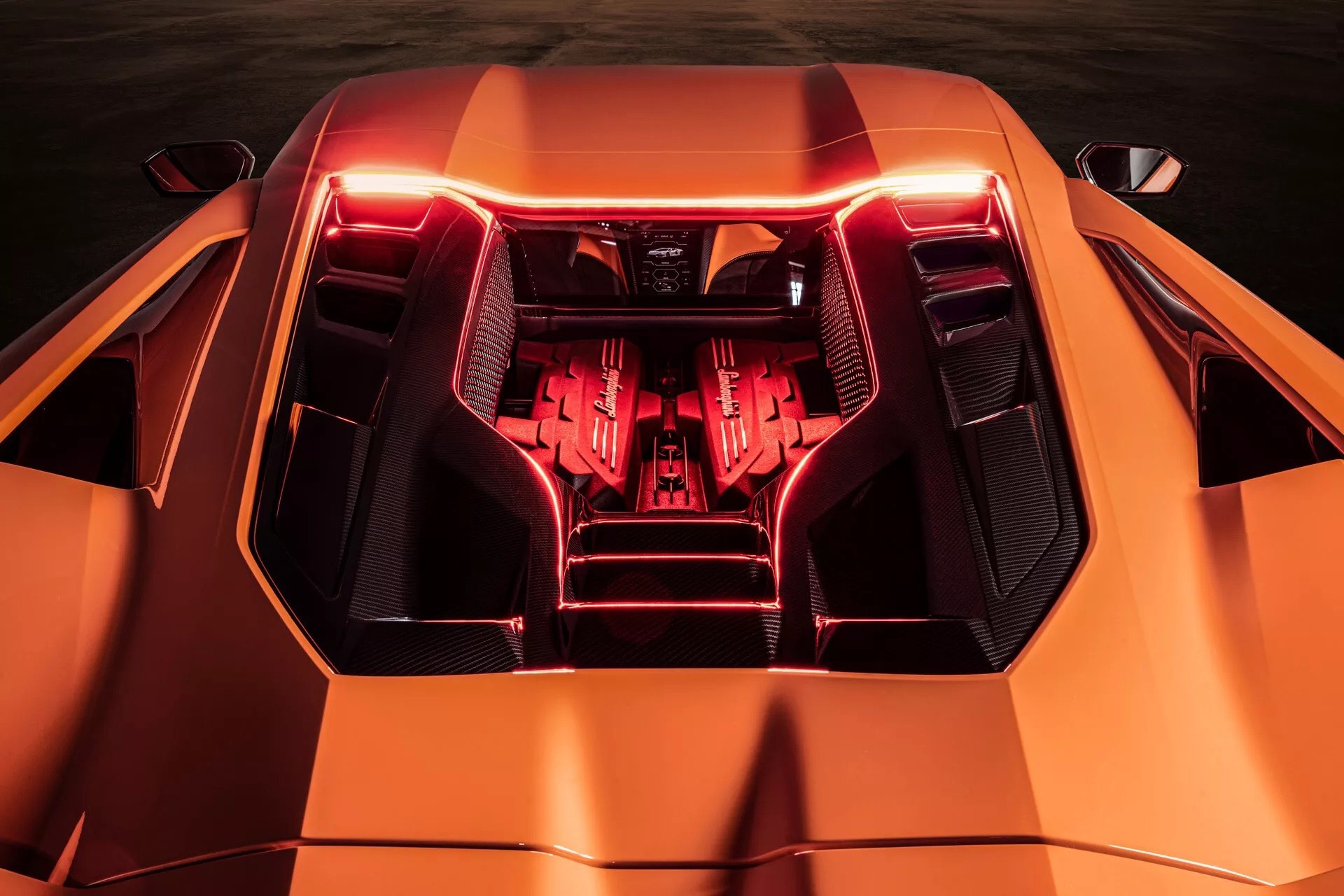 Lamborghini Revuelto ra mắt tăng 'sức ép' lên Ferrari