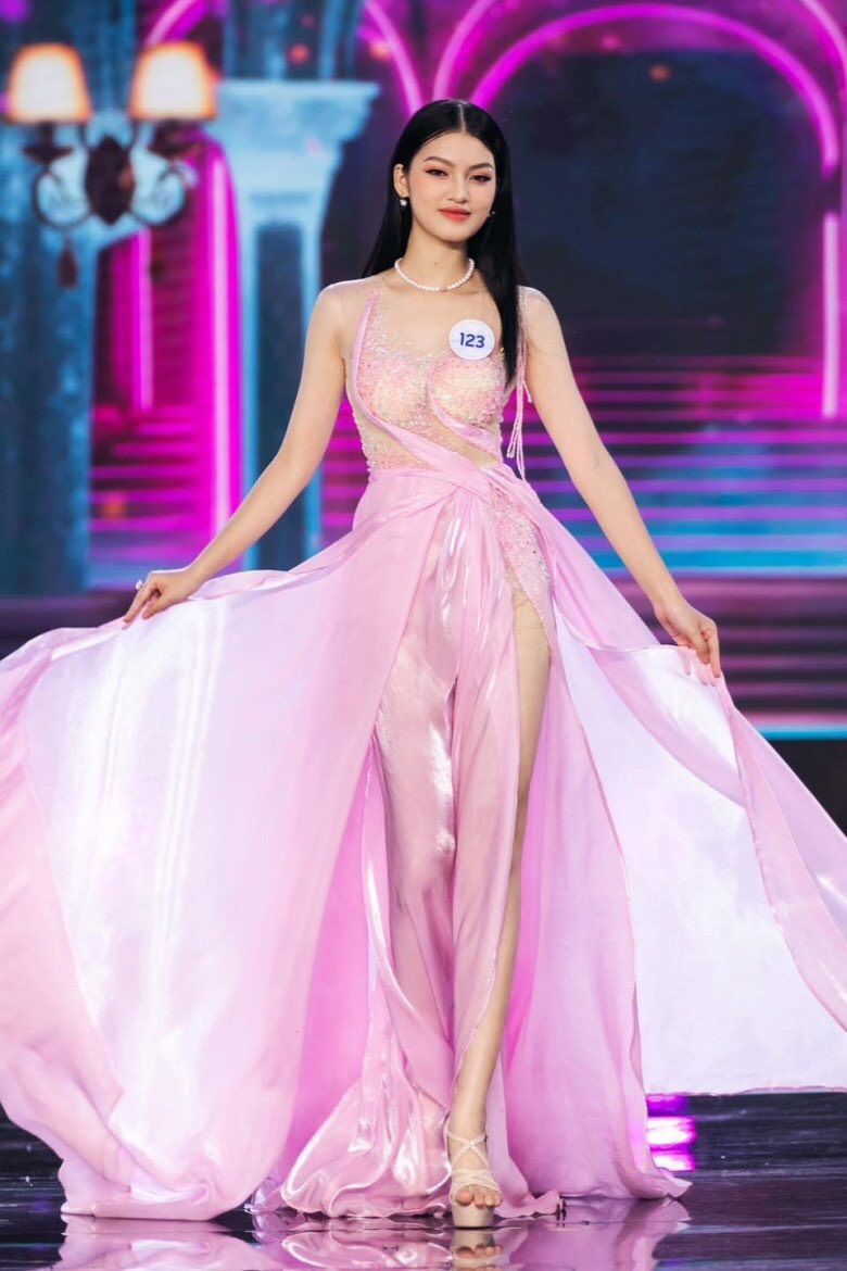 Hoàng Thu Huyền Miss World: Thành tích học tập đáng ngưỡng mộ 