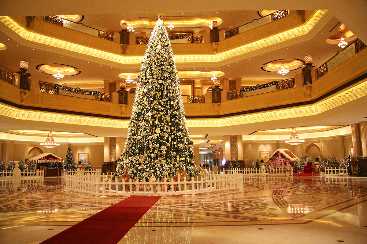 01-The-Emirates-Palace-Hotel-Decorated-Christmas-Tree