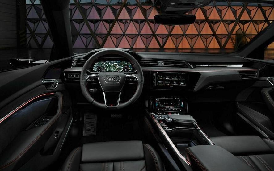 Audi Q8 e-tron 6