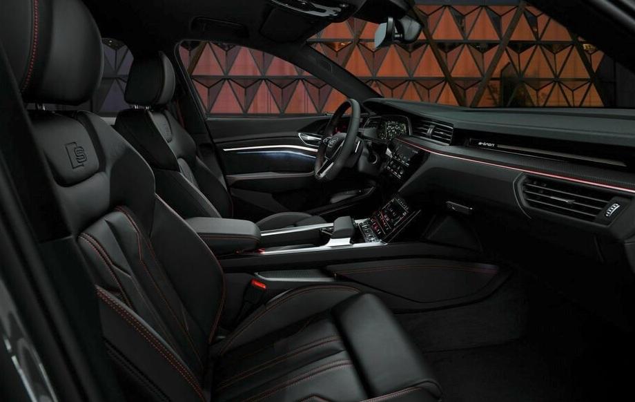 Audi Q8 e-tron 7