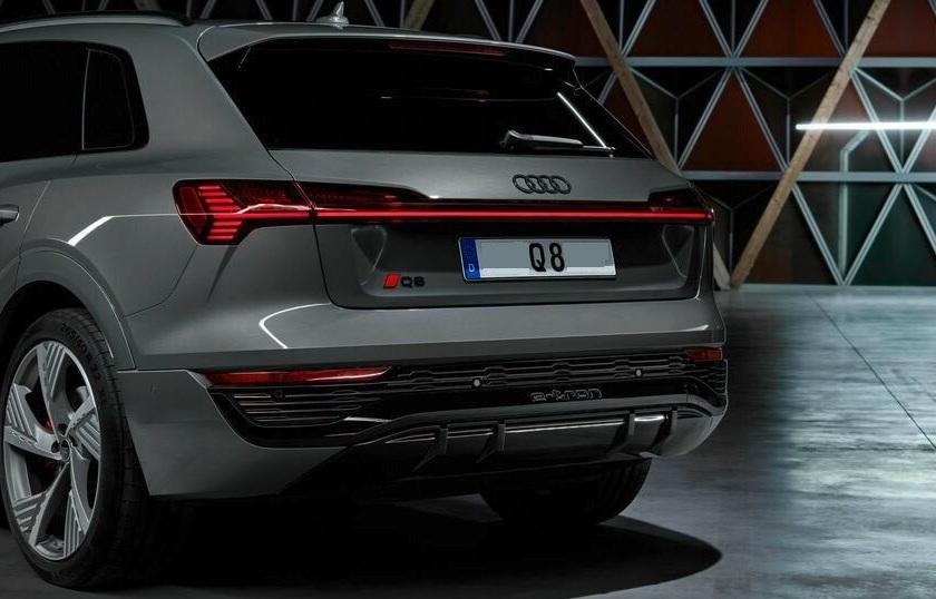 Audi Q8 e-tron 5