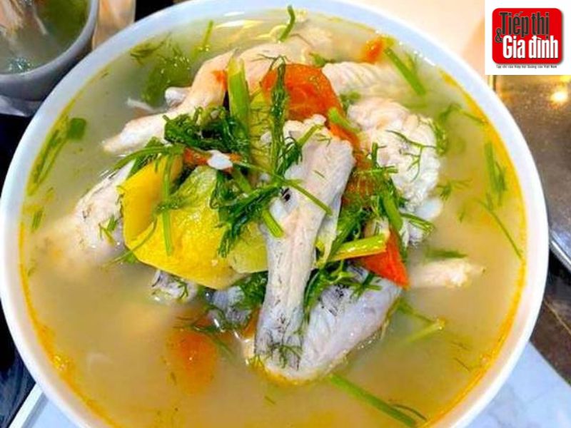 cach-nau-canh-ca-khoai-chua-cay