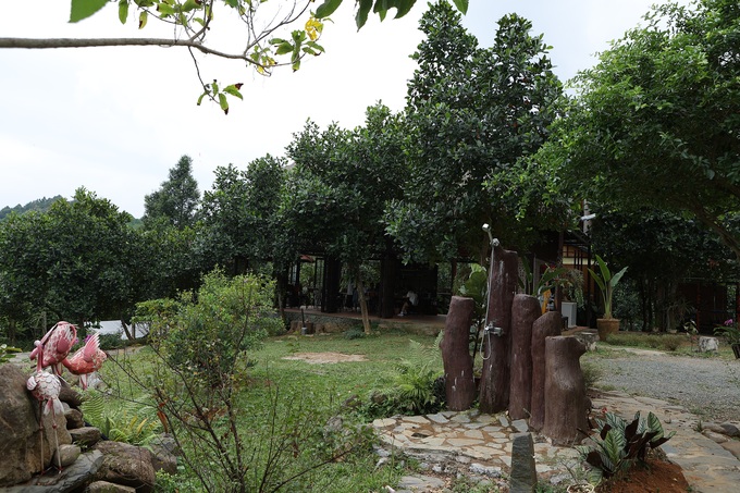 nhà vườn ca sĩ Việt Hoàn Tiếp thị và Gia đình
