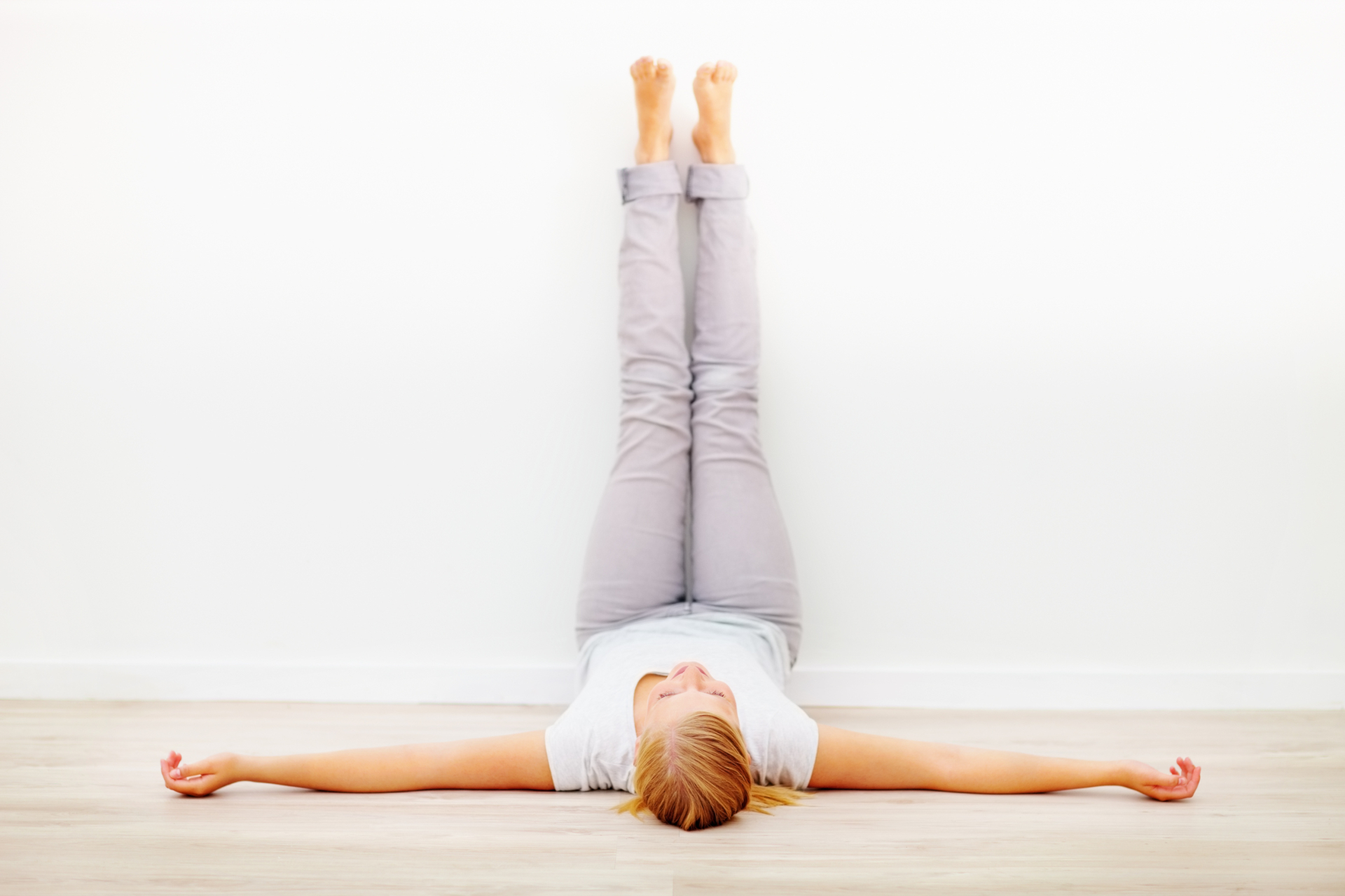 tư thế yoga giảm đau lưng dưới tiepthigiadinh