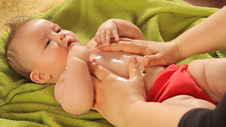 Mẹo chữa chàm sữa ở trẻ sơ sinh bằng dầu dừa