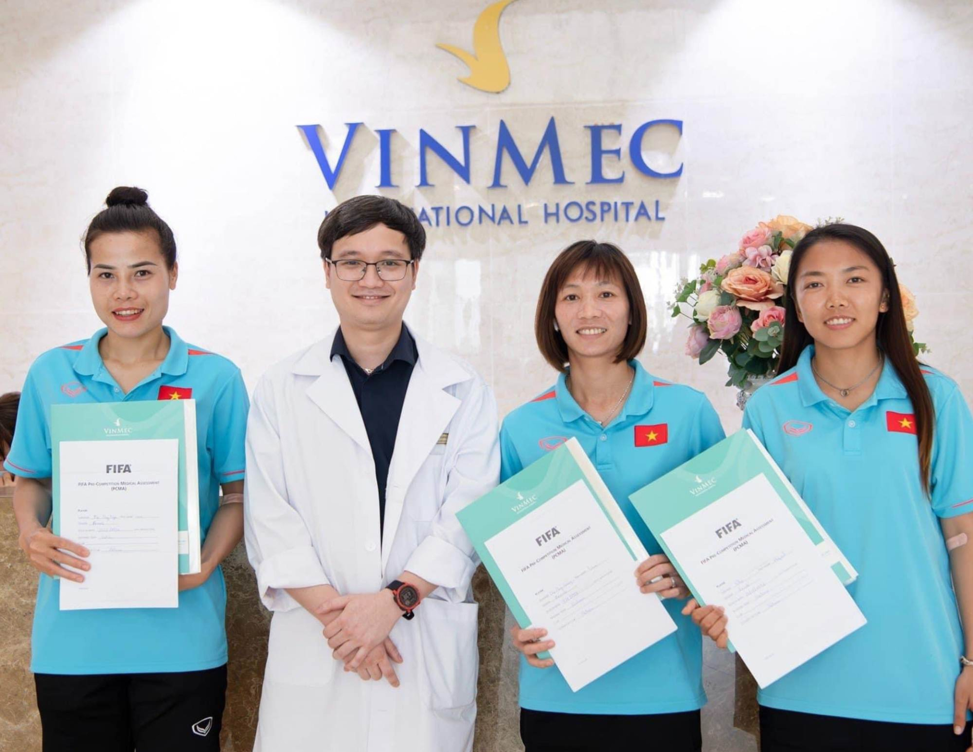 Anh 1 - Các cầu thủ của tuyển nữ Việt Nam khám sức khỏe theo bộ tiêu chuẩn đánh giá của FIFA trước khi lên đường tham dự World Cup