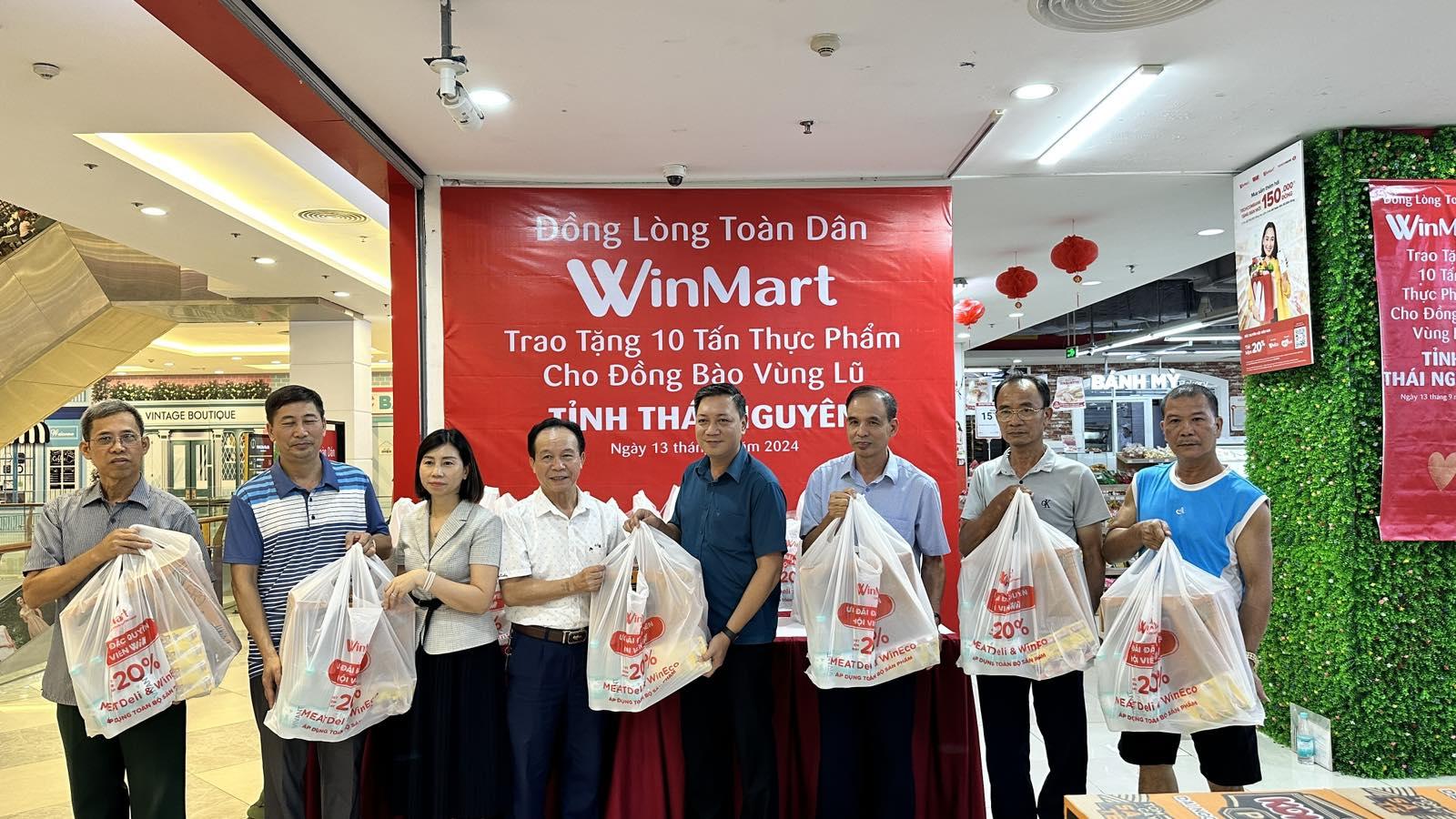 i diện WinMart trao quà tặng tại cho người dân bị ảnh hưởng bởi bão lũ tại tỉnh Thái Nguyên