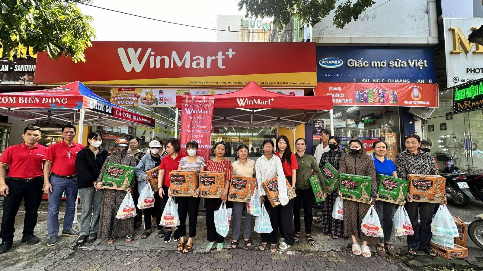 i diện WinMart trao quà tặng tại cho người dân bị ảnh hưởng bởi bão lũ tại tỉnh Thái Nguyên - Ảnh 2