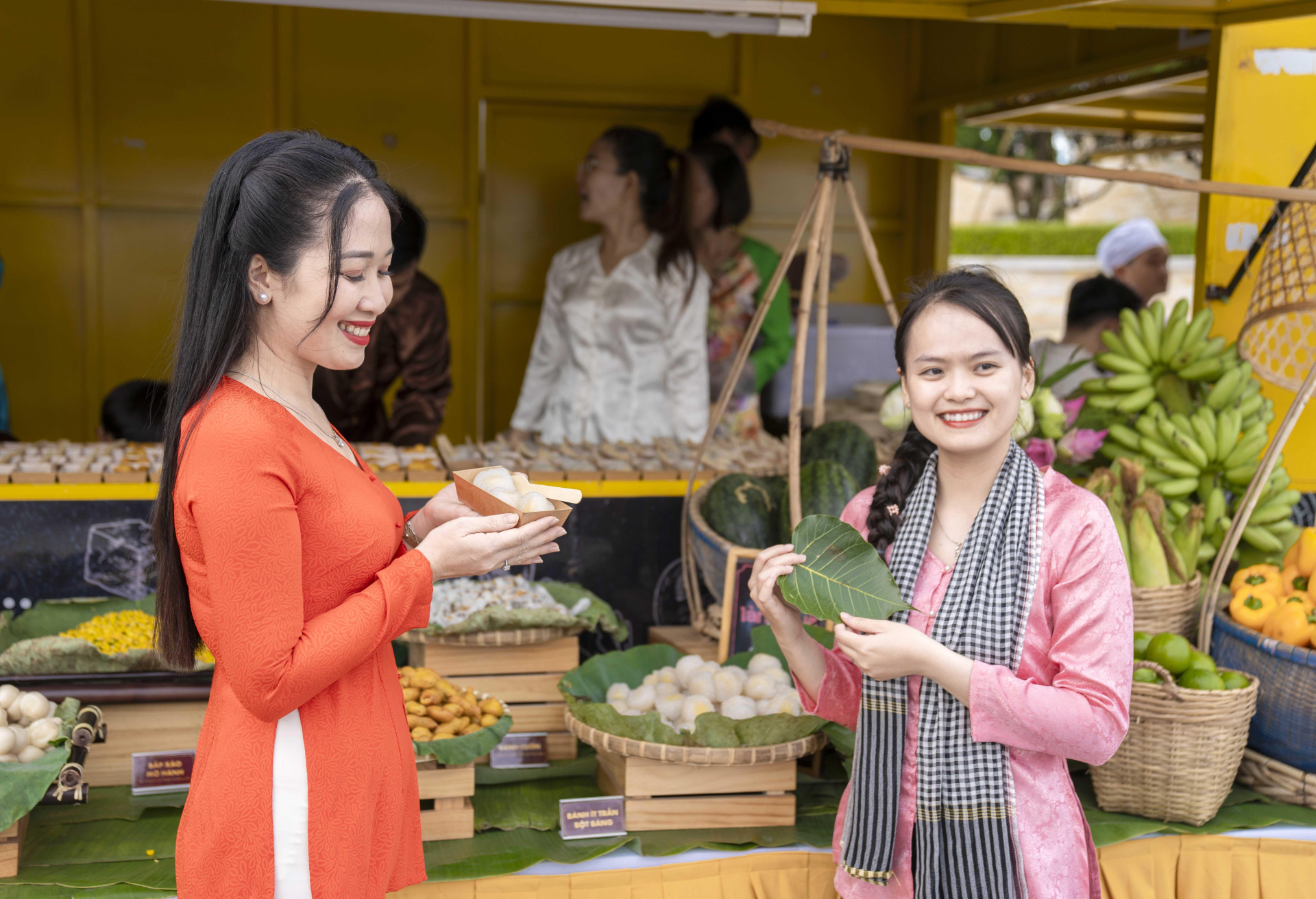 Chợ lá Bà Đen 11