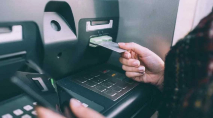 Rút tiền tại ngân hàng hay cây ATM xong đừng vội đi, làm ngay việc này để tránh mất tiền oan