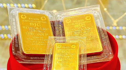 Cấm mua bán vàng bằng tiền mặt: Quá cứng nhắc, lo dân chuyển qua giao dịch 'ngầm'?